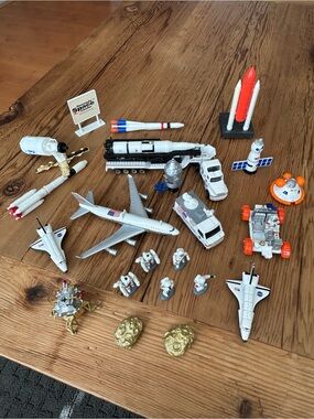 NASA Kennedy Space Center Space Shuttle Rocket Astronaut Toy Lot 24 Pieces